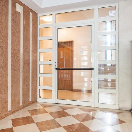 Central & Comfy Apartment With Veranda Bari Ngoại thất bức ảnh