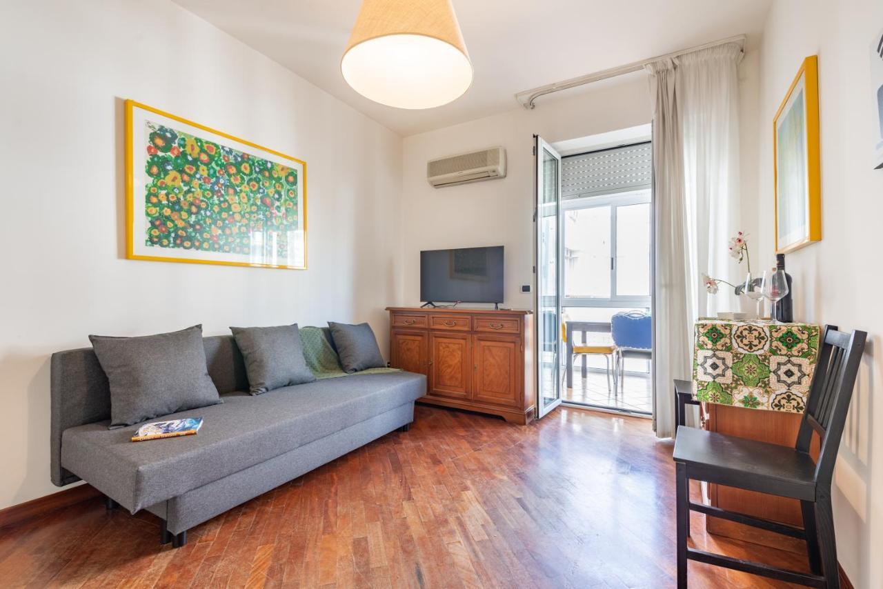 Central & Comfy Apartment With Veranda Bari Ngoại thất bức ảnh